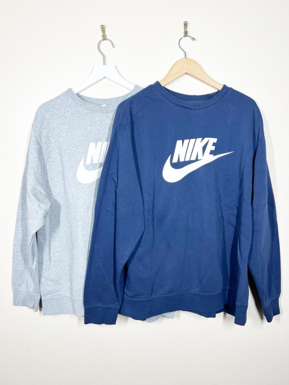 Nike Sportswear Lot of 2 Club Fleece Graphic Crew Sweatshirt Navy Gray Men’s XXL